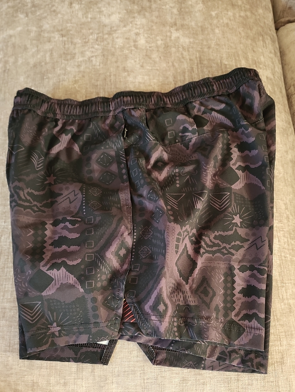 Stretch 2 in 1 WorkoutMaamgic Men's Black and Purple Geometric Athletic Shorts